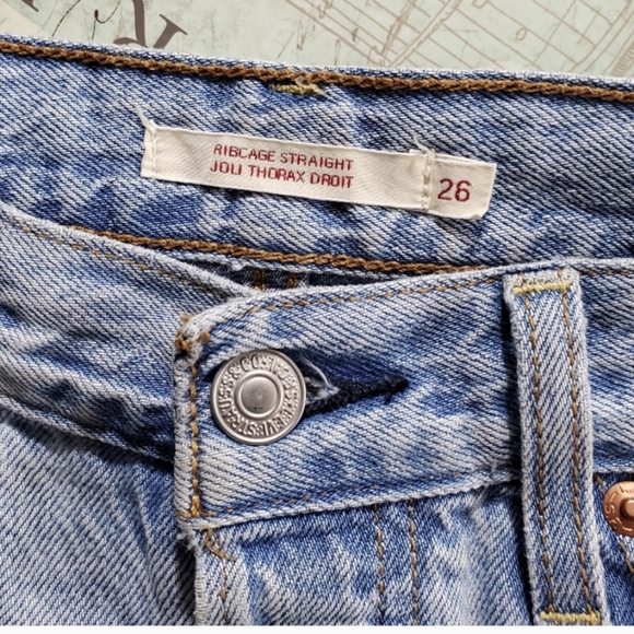 Levi's Ribcage Straight Ankle Jeans in Middle Road - Picture 3 of 3